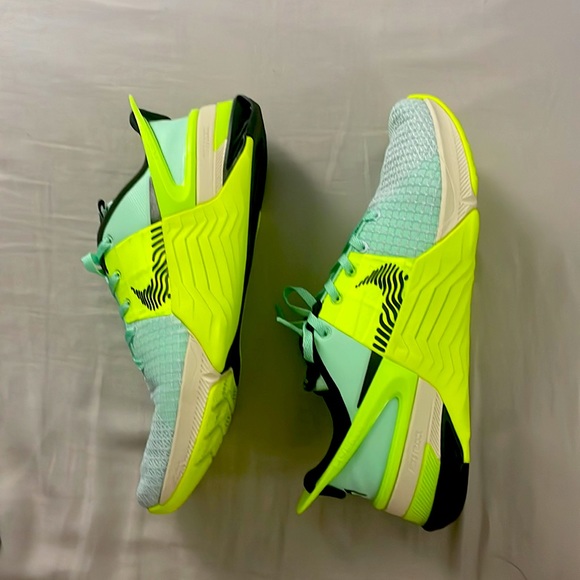 Nike Metcon 8 FlyEase Men’s Easy On/Off Training Shoes - Picture 3 of 3